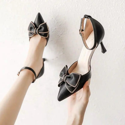 Yeni Sezon Orta Topuklu Sivri Uçlu Kelebek Detaylı Stiletto