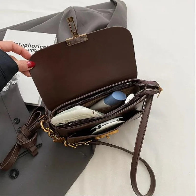 Mektup Kilit Crossbody Çanta
