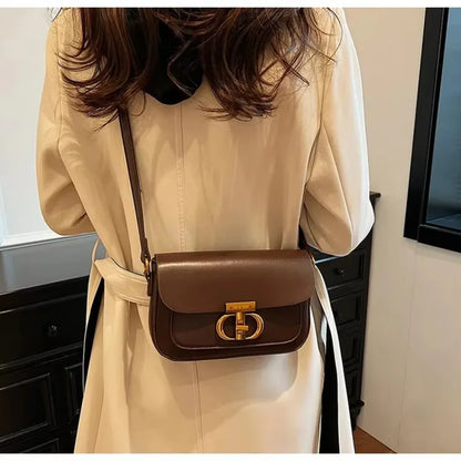 Mektup Kilit Crossbody Çanta