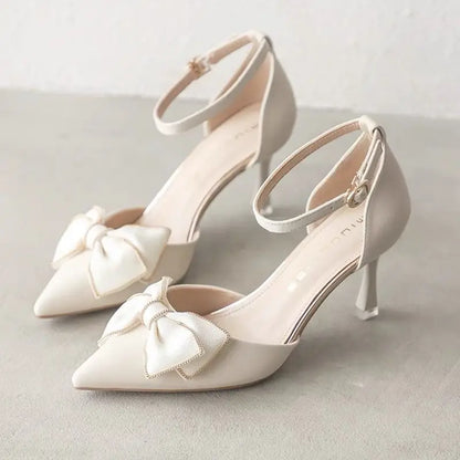 Yeni Sezon Orta Topuklu Sivri Uçlu Kelebek Detaylı Stiletto