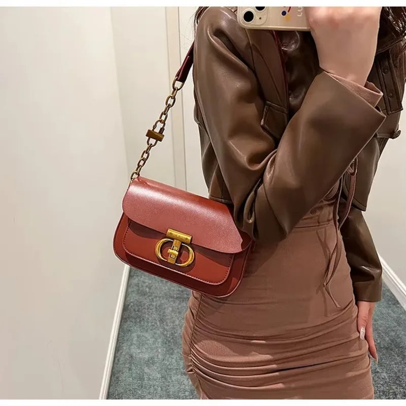 Mektup Kilit Crossbody Çanta